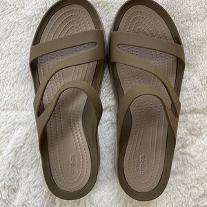 CROCS Swiftwater slide Sandals women’s Sz 7 Taupe